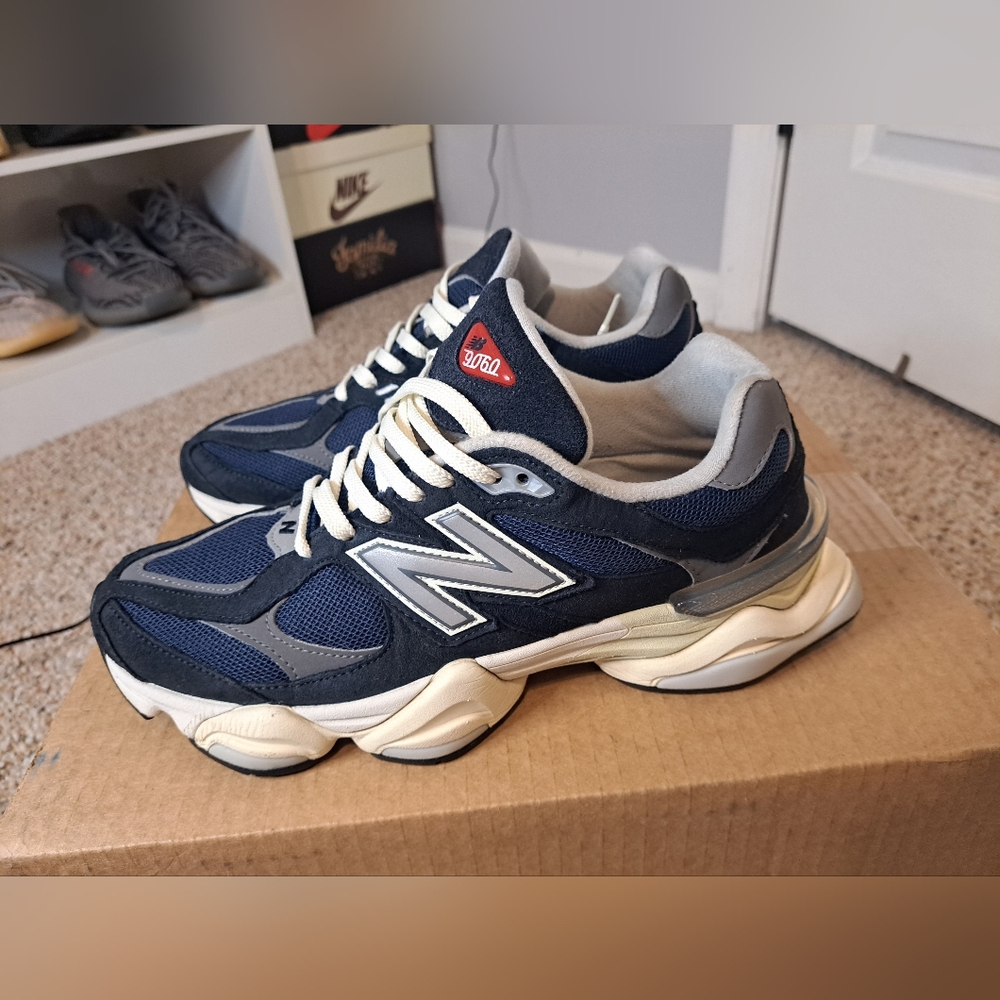 New balance 9060 sz 10 in EXCELLENT condition